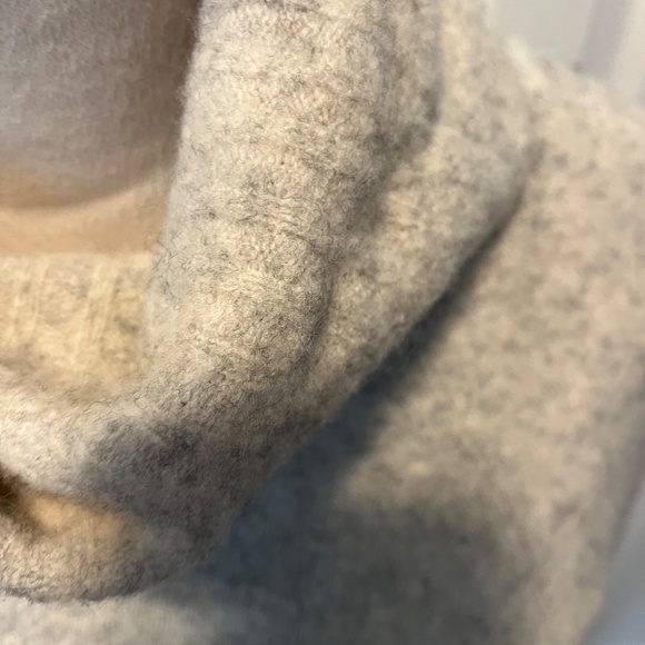 Community from Aritizia size XS wool blend turtle neck - Picture 13 of 15